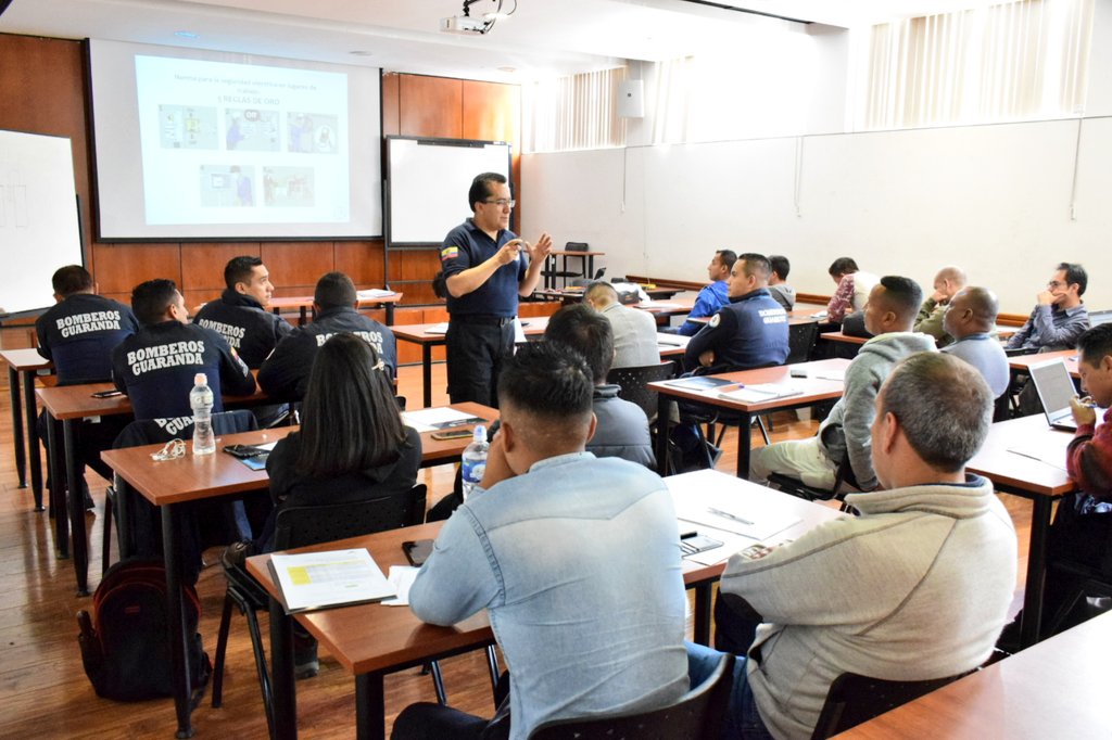 Continúa la segunda jornada del Curso Inspector de Incendios, con la intervención del Tec. Bairon Togra <a href="/BTOGRAC/">B.TOGRA</a>, con el tema Riesgos Eléctricos e Inspección Eléctrica.