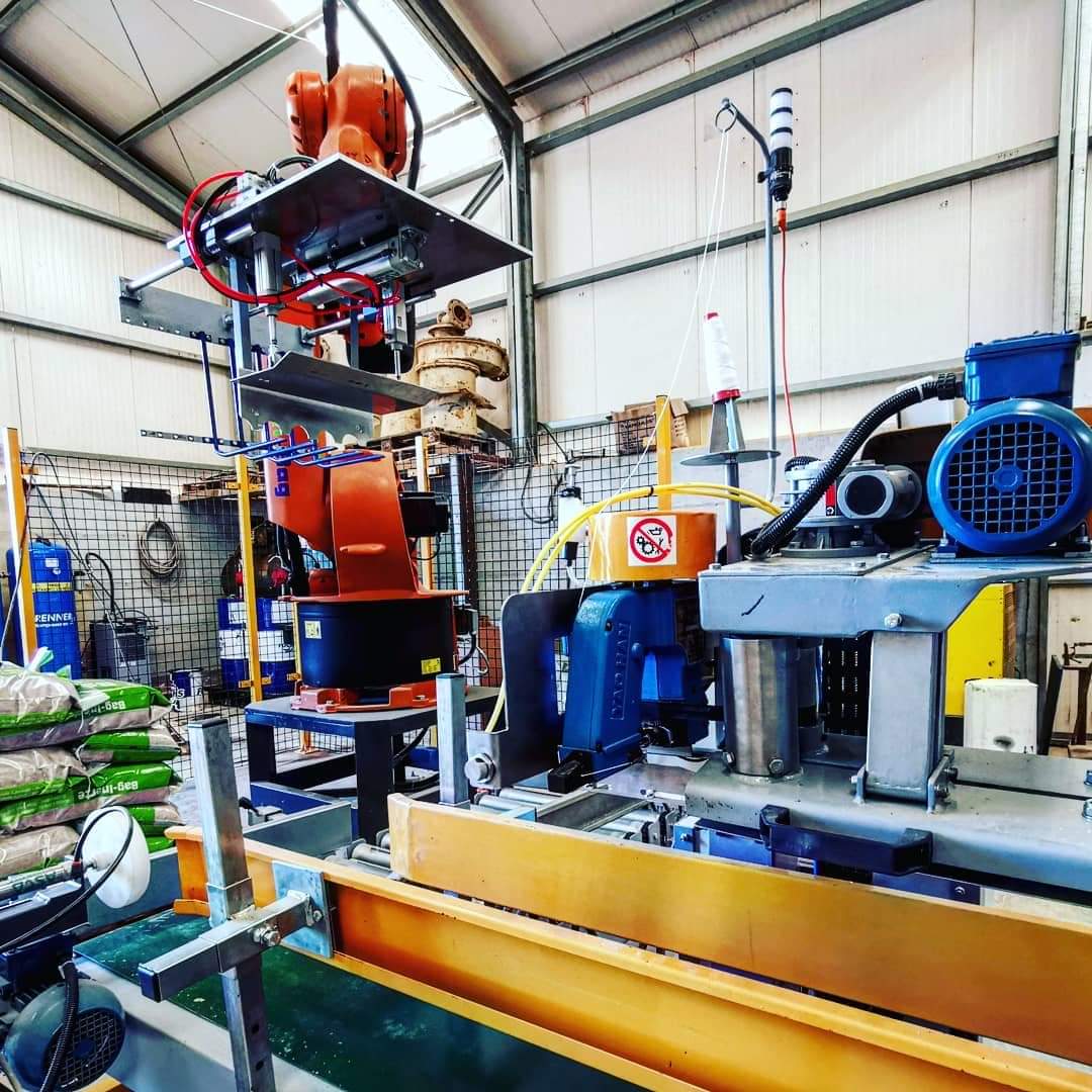packinbag's tweet photo. #workinghard 24hx7 #daytshift #kuka by #PACKINBAG in #SILVERSAND 
.
.
. 
[[ROBOTICS IS THE PRESENT NOT THE FUTURE!]]
. 
🤖O próximo ROBOT ®KUKA pode ser o SEU!
.
+ PRODUTIVIDADE INDUSTRIAL 👷‍♂️ + RENTABILIDADE
.
.
🤖DIVISÃO DE ROBÓTICA PACK-IN-BAG | Soluções Integradas https://t.co/Tsaeh1Bm2I