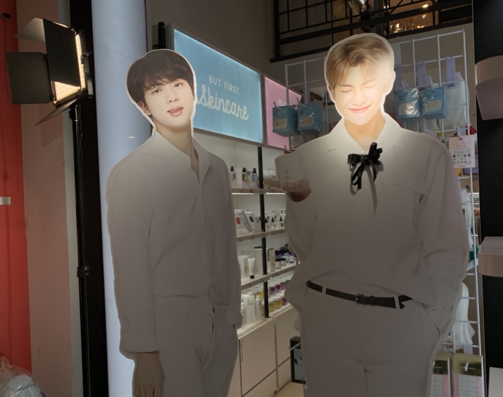 Kosette1's tweet photo. We also have #Jin and #rm standees for your pleasure 😍
#BTS_NYC_TAKEOVER #BTSARMY #bts at Kosette Beauty Market in Koreatown, NYC 🤎 https://t.co/Ovq6E4cCQP