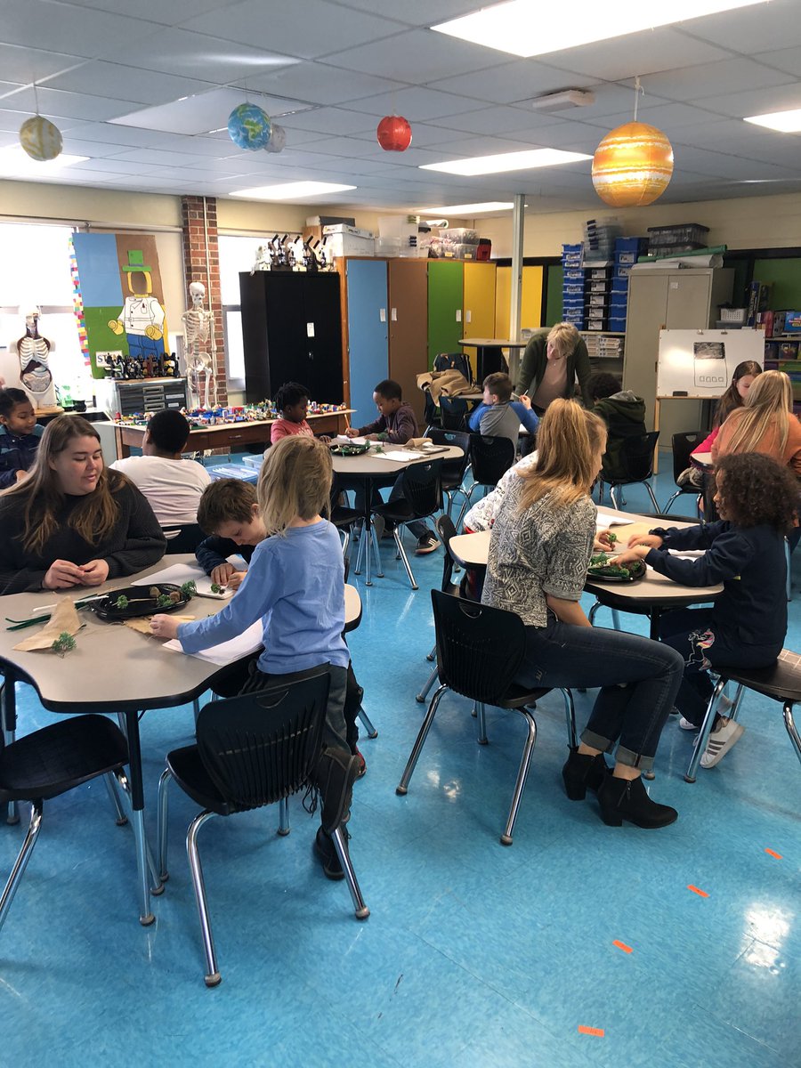 Thank you future teachers from Columbia College for this amazing opportunity for my Ss to think like engineers! We had so much fun redesigning our landslide prevention models today! ⛰  #ccteach #cpsbest #bentonbold