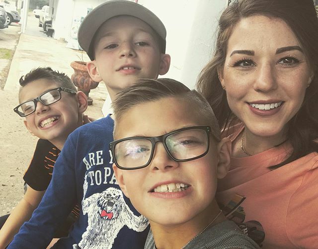 Always enjoy a delishes Mrs always @royersroundtopcafe #huffbrewingco #supportsmallbusiness #supportlocal #homecooking #allyoucaneatfriedchicken #craft ift.tt/2T1Ll91