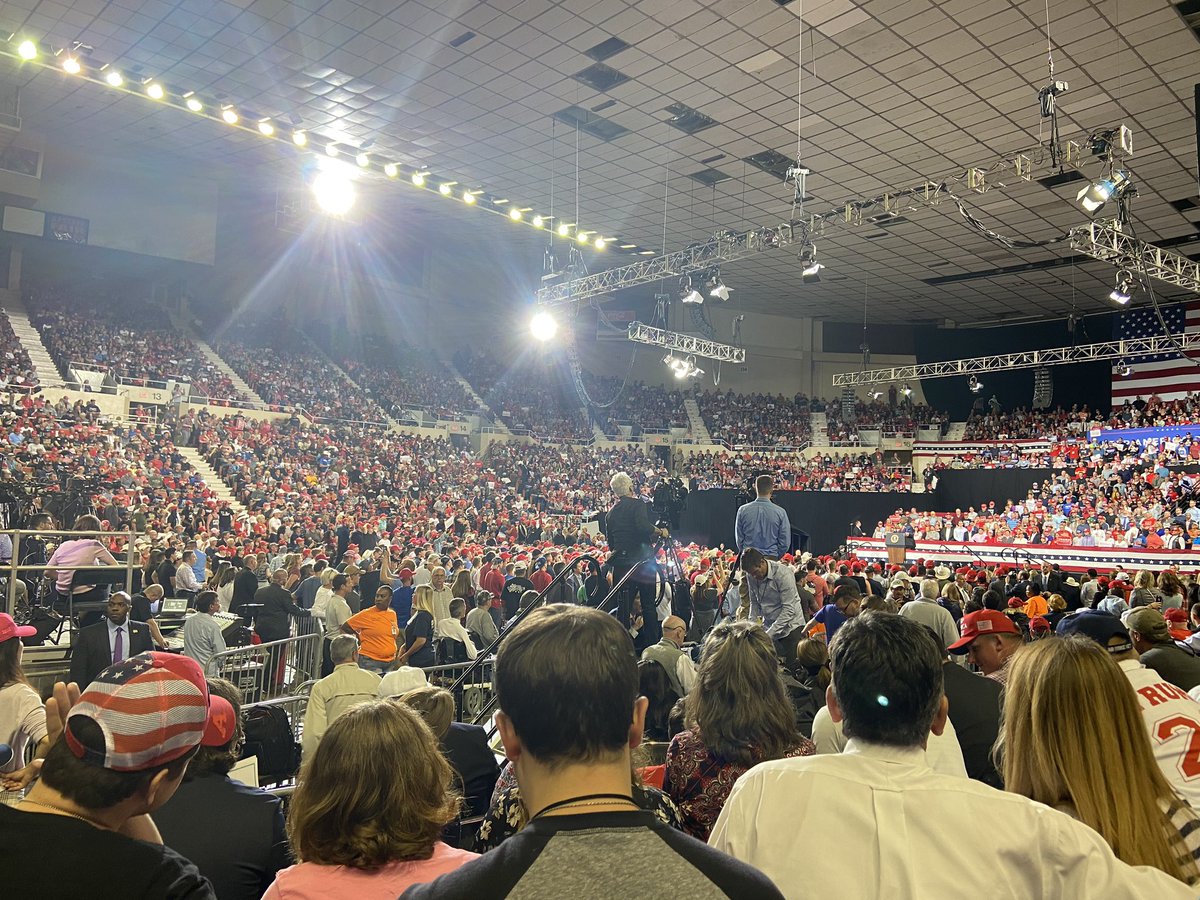 taylorahaller's tweet image. It is such an honor to be able to serve this great president here in Arizona. Thank you to the over 200 volunteers who helped out today and thank you President @realDonaldTrump for coming and firing up a massive Arizona crowd!!! We WILL win in November!🇺🇸🐘 #LeadRight
