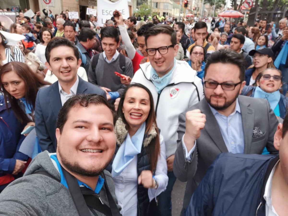 CONPACON1's tweet photo. En CONPACON estamos Comprometidos con la vida #ColombiaDiceNoAlAborto y cada día los #provida somos más 

Exito total en el Plantón por la vida del día ayer en todo el país https://t.co/NBZUrgyUTt