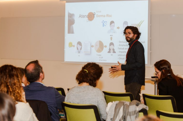 farmaceuticsbcn's tweet photo. Presentat al COFB l’estudi Derma-Risc, que integrarà els farmacèutics, a partir de març, en un circuit de detecció del càncer de pell🔎en el qual també participen metges d’Atenció Primària i dermatòlegs.
Tota la informació del projecte 👉https://t.co/07GeyXpXvZ https://t.co/q5p4Gdq0v9