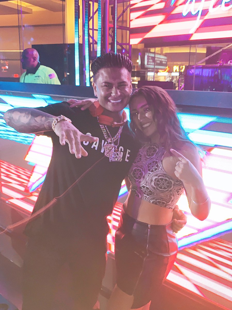 RACH_ontheradio's tweet photo. HYPEEE that I get to see my dude @DJPaulyD next Friday at the new @sixers Field House!!✊🏻 (that’s a fist-pump) I have ticket for you to join me there — coming up at 12pm on @Q102Philly #yeahhhhhbuddy https://t.co/M2Lrylmk6q