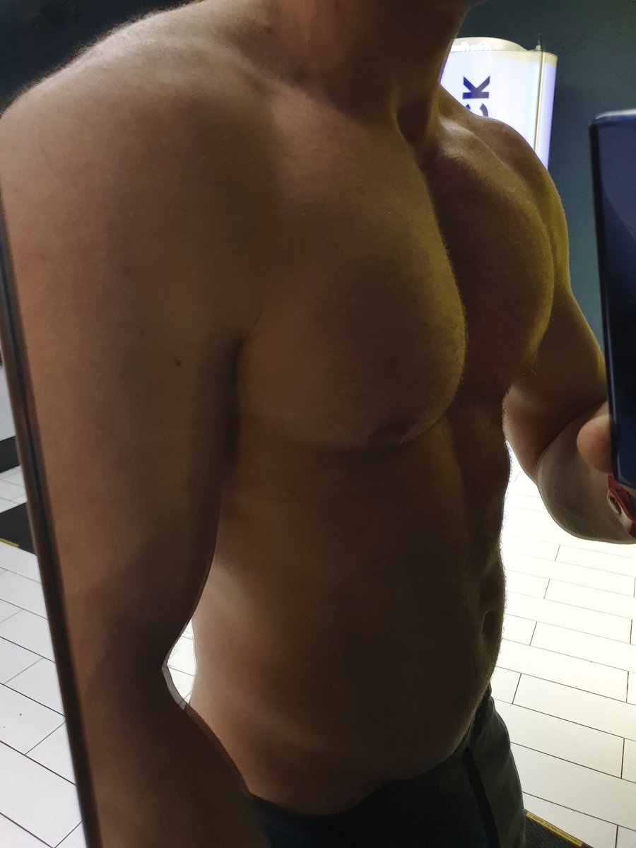 конь по вызову 🦄 tweet media