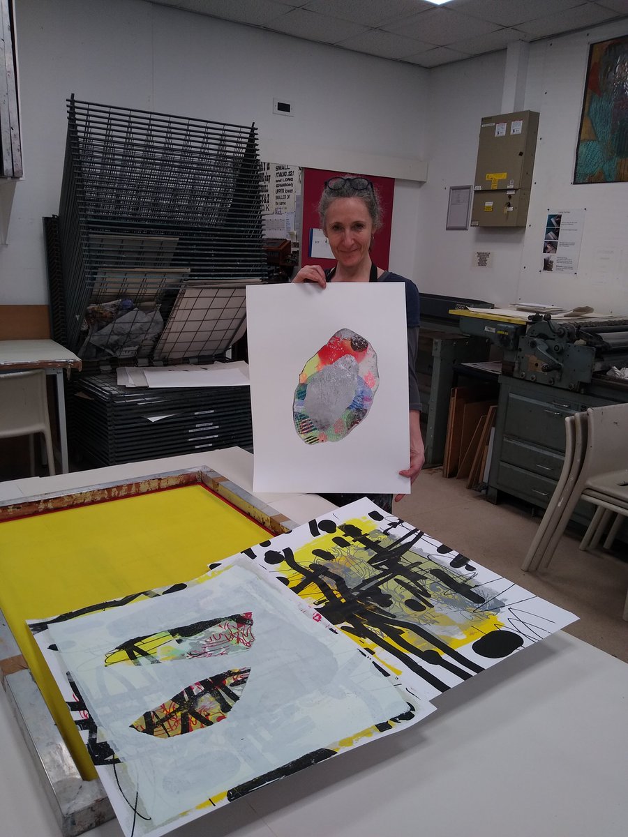 BrookesStaff's tweet photo. Another one of our technicians who is also a practicing artist...

Here is the lovely TDE printmaking technician Caroline MacDonald with some of her own artwork 🤩🎨

@obuarts
#praticingartist #technicianscommitment #artinoxford #makingthinking #dayinthelife https://t.co/THKobmtiDs