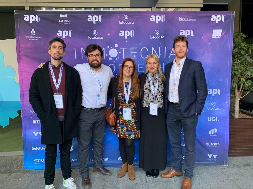 Continuamos trabajando en la cobertura de <a href="/inmotecnia/">Inmotecnia</a>. En el centro de la foto, junto a nuestro equipo, Sheila Gracia Ramos, directora adjunta del Foro Inmotecnia Proptech. 

#inmotecniaproptech #inmotecnia2020 #whiterabbitteam
#proptech