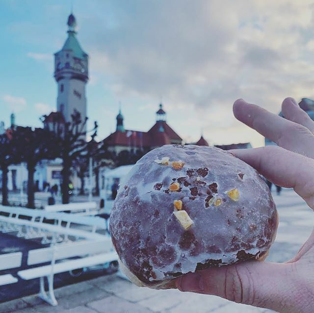 Built as part of a Grand Spa Complex at the beginning of the 20th century, Sopot’s lighthouse was completed in 1904 and is located right next to the pier entrance. Its design is rather ingenious in that the structure’s primary function was that of a chim… ift.tt/2VjhRGH