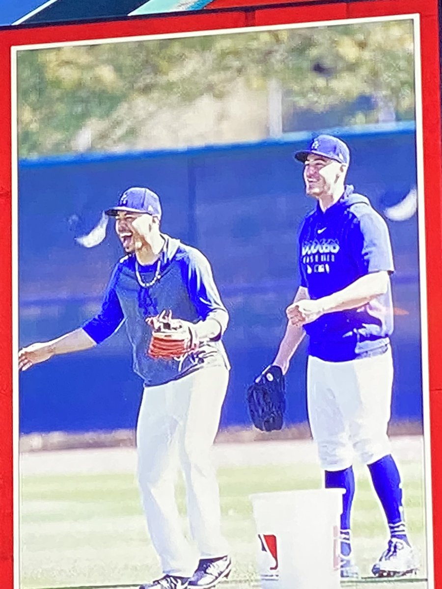 Trothman7's tweet photo. I wonder if this hypocrite will tell Betts he stole the ‘18 AL MVP and World Series Title when the Boston investigation results are released. https://t.co/CnnsoTG4w2