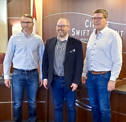 denisperrault's tweet image. Thank you @PremierScottMoe and @everetthindley for meeting in @City_SC to discuss the regional opportunities for growth.   The world wants and needs everything below our ground and grown in our soil.  Let’s #GrowSwift Together.