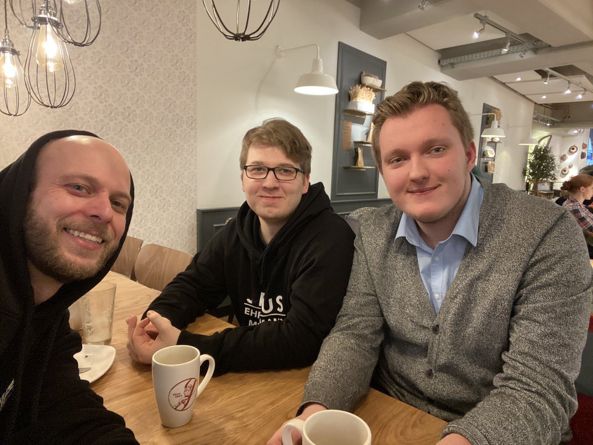 Heute mal wieder ein cooles Treffen mit den besten Freunden. Auf ein Kaffee und nette Gespräche über aktuelle Themen. Danke Alex und Peer