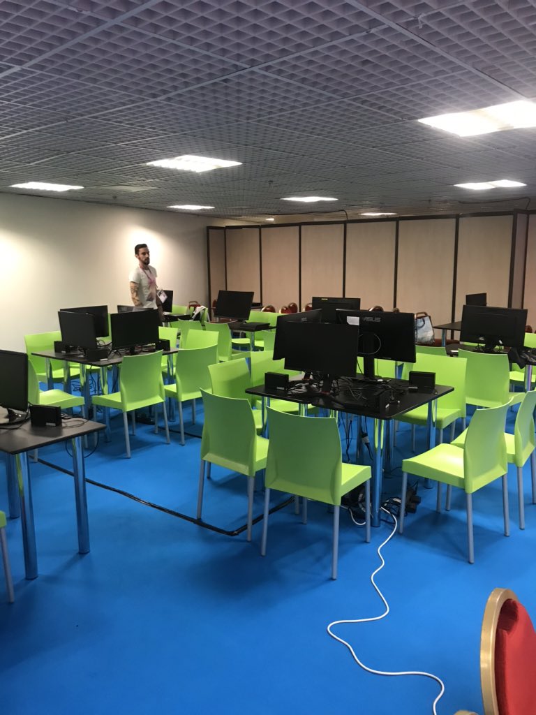 CouscousSteven's tweet photo. On commence à se mettre en place 🛠 
🚨Les inscriptions sont encore ouvertes https://t.co/lQqilTHjEj 
#hfa2020 #eSports #SSBU #fgc #dbfz #SFVCE #BBTAG #samsho #SCVI #Tekken7 #lhes #UNIST #brawlhalla #Versus #gaming #versusfighting #cannes #darty #superdry #daviswatch https://t.co/w4Dhfa0p2u