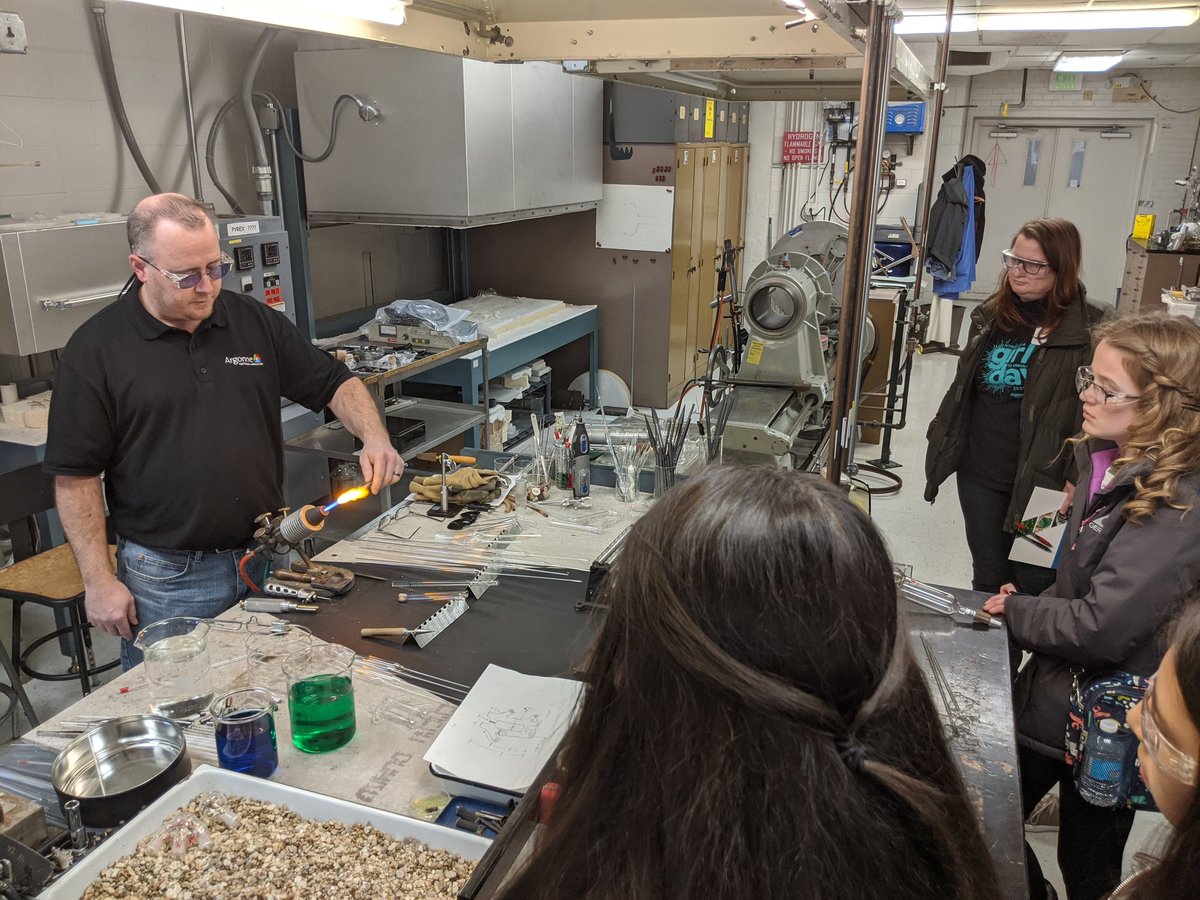 jtchil0's tweet photo. @argonne #IGED2020 Introduce a Girl to Engineering Day, demos in the glass shop always impress https://t.co/VqST4Zh2zW