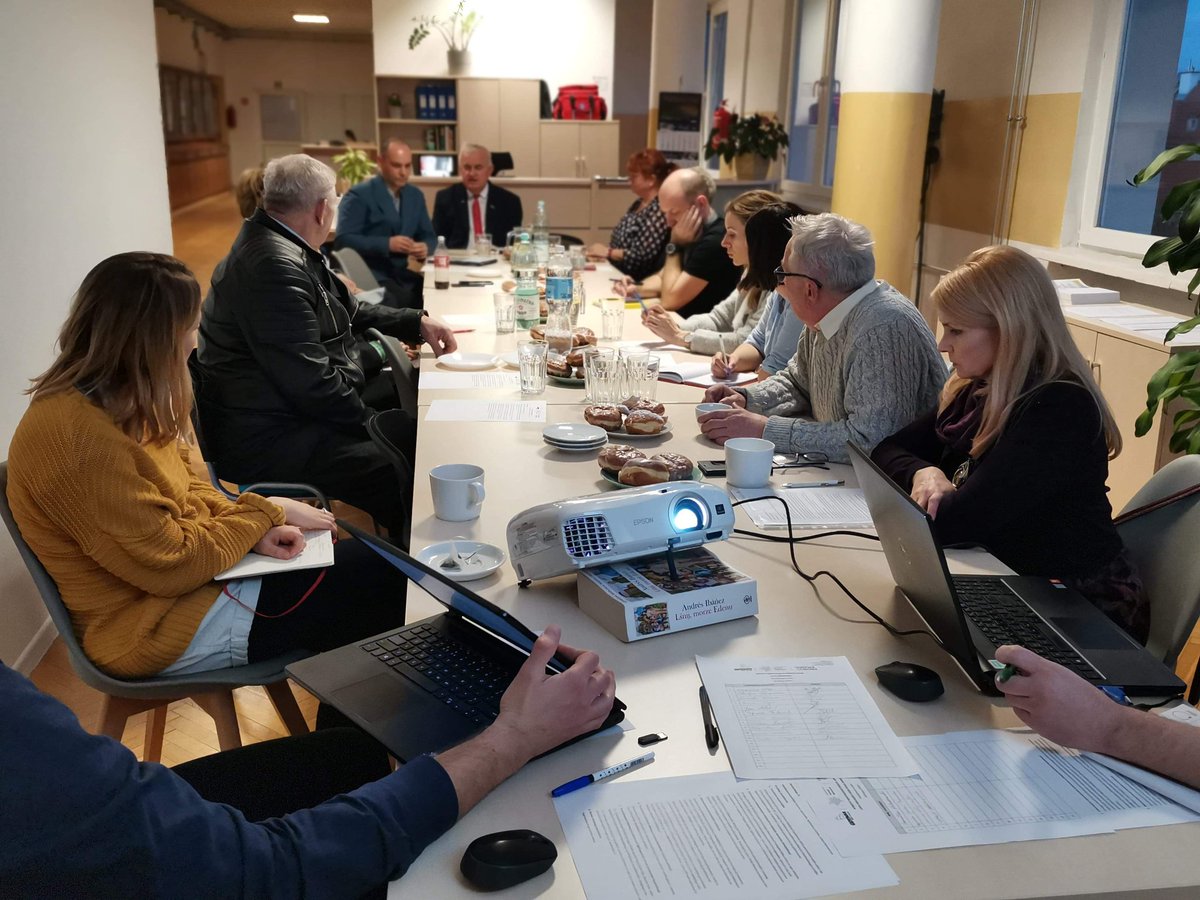 Pierwsze w tym roku posiedzenie gdyńskiego Komitetu Rewitalizacji. Rozmawiamy http://m.in . o stanie realizacji programu i zbliżającej się jego ocenie.
#rewitalizacja #wGdyni
________________________
Fot. Aleksandra Dylejko