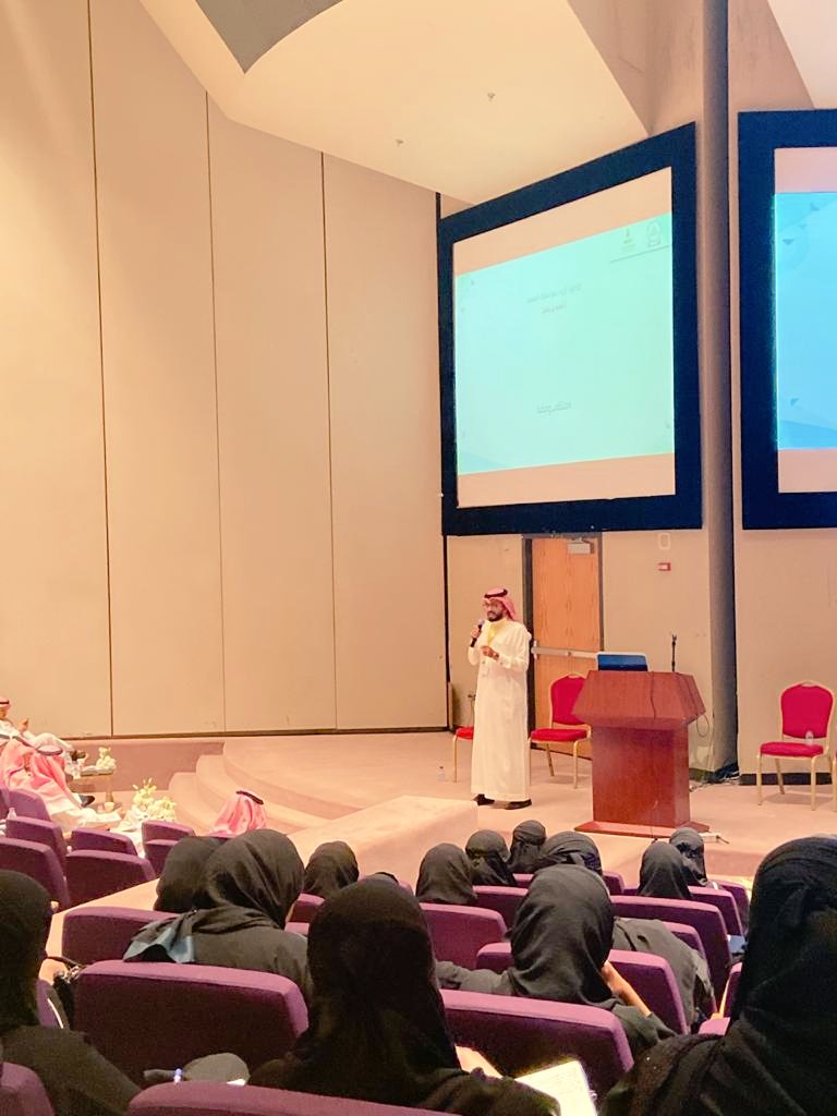 OSama_BS's tweet photo. سعيد بمشاركتي في "ملتقى ومضة" 💡
للتجارب الش��ابية في مجال #الادارة_الصحية 

كانت تجربة ثرية ورائعة من الزملاء المتحدثين، قدموا تجارب متميزة.
ومشاركة ما يقارب 500 مشارك يبحثون عن مستقبلهم المهني وصناعة الفرصة.

شكرا على التنظيم الرائع🌷
@HSA_FEA_KAU
@mkalhanawi
@HSA_Team

#التطوع https://t.co/aKb1Rpf0iq