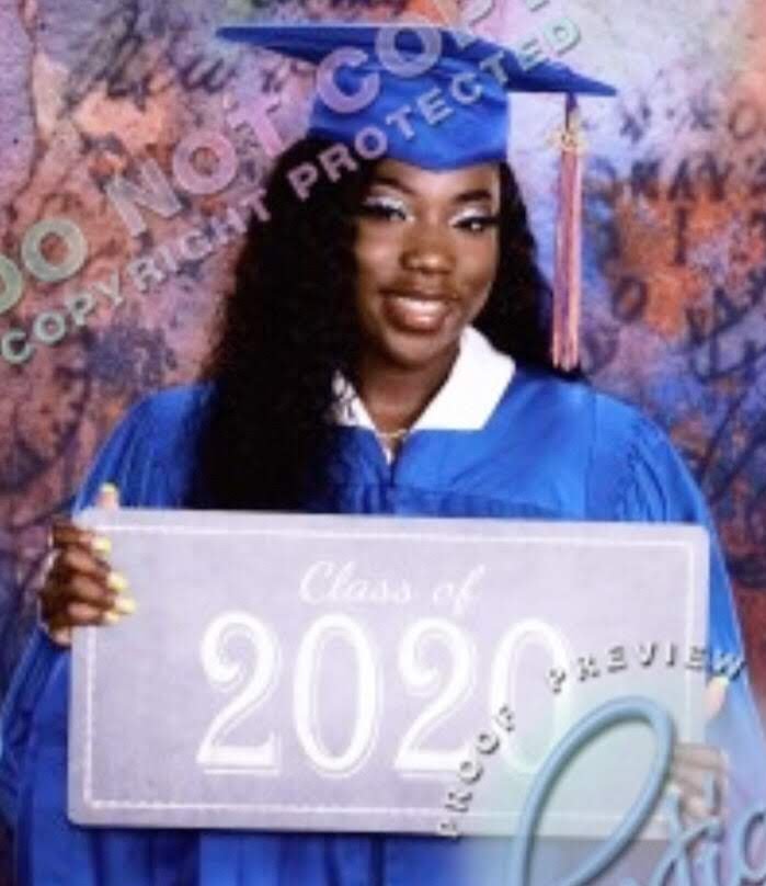myberlinejoseph's tweet image. Looking for May 16th with a flashlight🎓🔦

#Classof2k20#grad2020