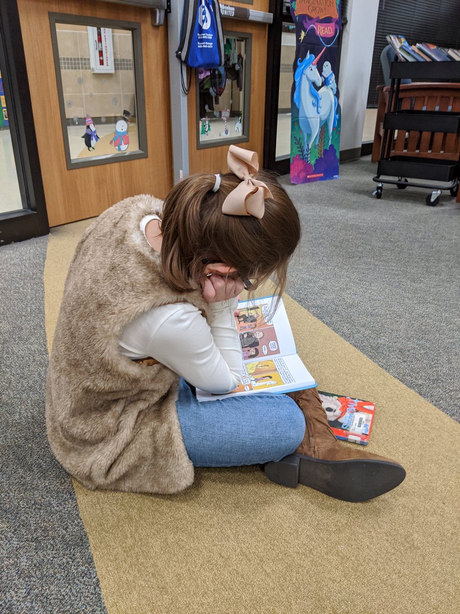 edtechchic's tweet photo. Our school libraries look SO DIFFERENT today! Love to see our kiddos reading, but the collaboration and technology components are amazing! Thank you @charlottepolk71 and @AlisonVanek for sharing your good news with me! #schoolstorytakeover #IChooseBrenham @AltonElementary https://t.co/yr25jtGzJ4