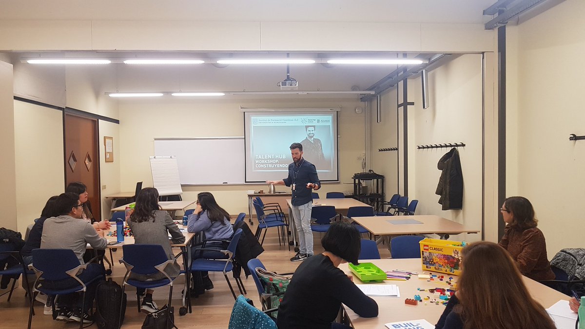 CrisMassague's tweet photo. Empezamos sesión "Construyendo en equipo# con #LegoSeriousPlay de la mano de @josep_miracle en #TalentHUB https://t.co/8tE2d4wC1f