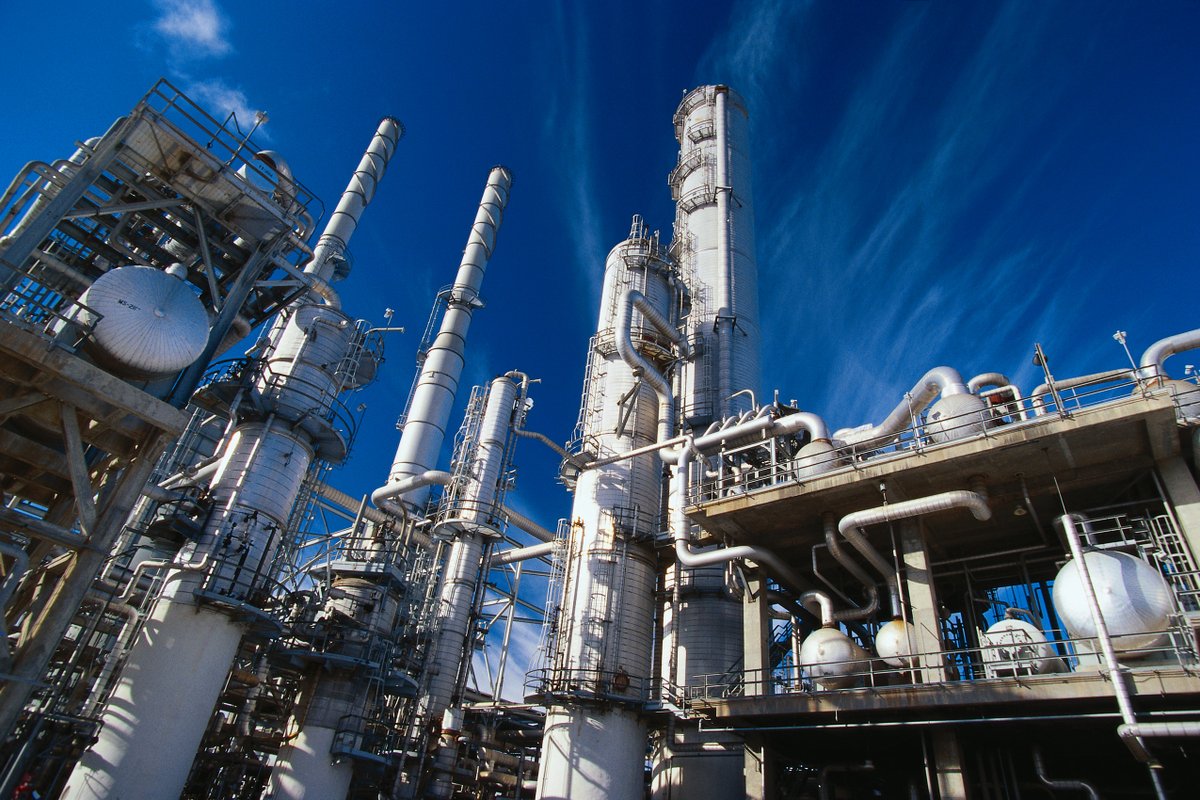 Химическая технология энергонасыщенных материалов и изделий. Нефтехим чешская промышленность. Промышленность. Хим промышленность. Химическая и нефтехимическая отрасли.