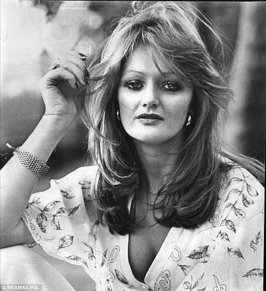 BonnieTylerBR's tweet photo. #TBT:  Young  Bonnie, 1970 https://t.co/wtDeG97Rj3