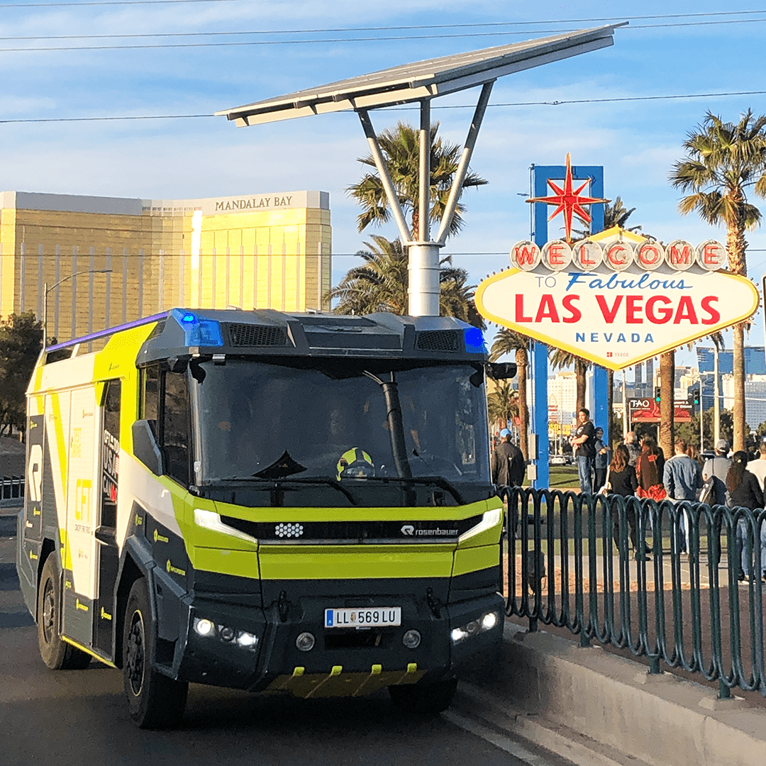 RosenbauerGroup's tweet photo. Since last year, the #CFT has been on the road in North America to demonstrate its innovative technology to fire departments in the USA &amp; Canada. 🇺🇸🛣️🇨🇦
More about the tour and the Concept Fire Truck's experiences in the #Rosenbauer Blog: ➡️ https://t.co/WtT7RkljKG
#CFTontour https://t.co/x8yE6aIzZU