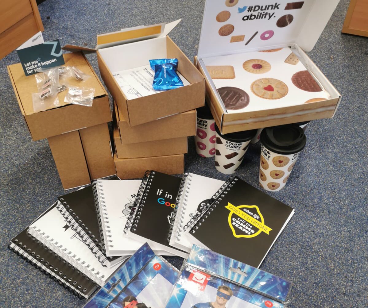 ELHTComms's tweet photo. Thankyou so much @CommsHero @WeAreResource for our amazing #CommsHero goodies, we love them!๐ฆธโโ๏ธ๐ฆธโโ๏ธ
#ELHTCommsHeroes #dunkability ๐ช #whenlifegivesyoulemons ๐ @chiccomms @Cooke_EL @SallyDComms @copyqat @ruqaiyahNHS @CorrenAlyssa #CommsTom https://t.co/WukVEBLURl