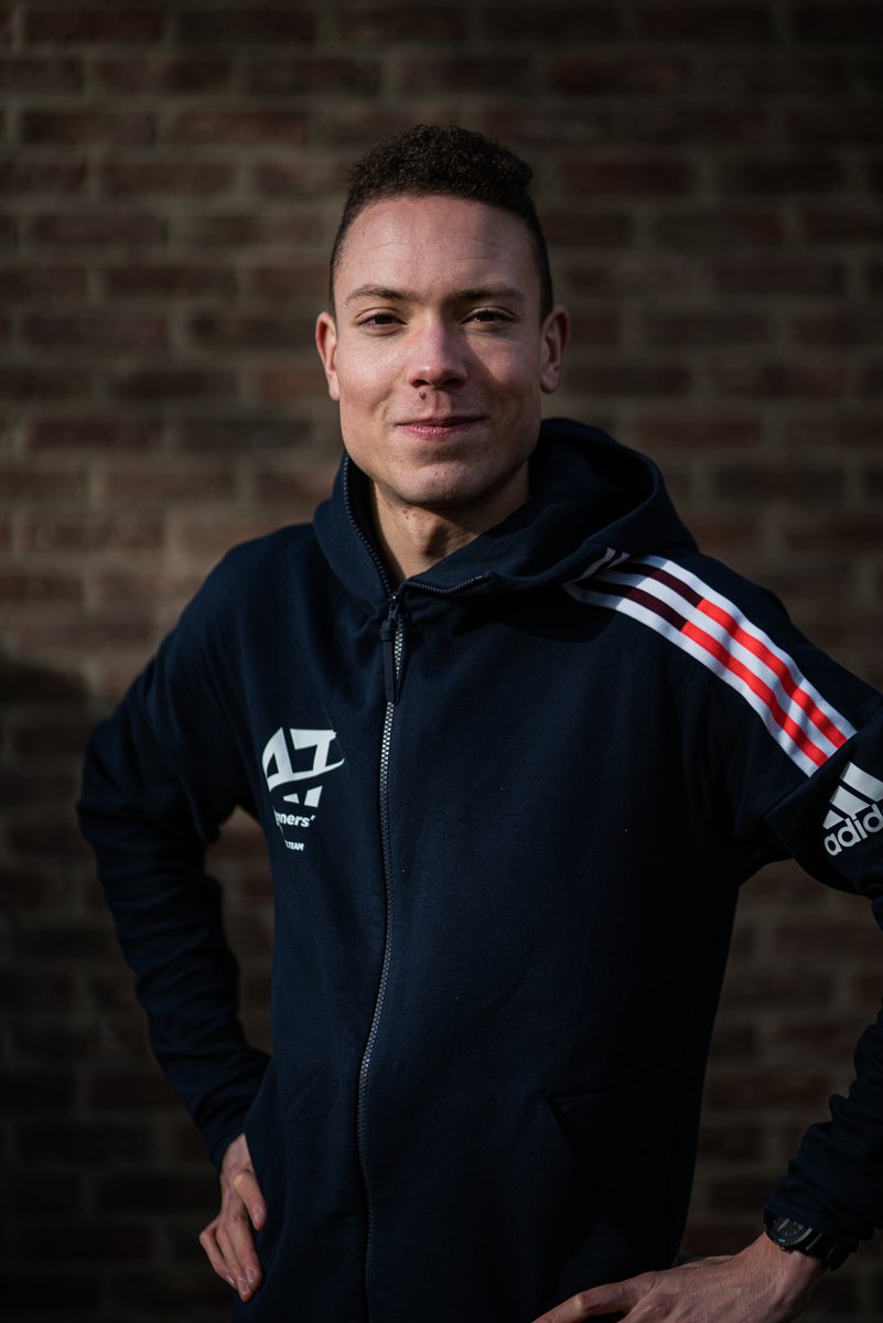 Robin_Hendrix's tweet photo. Today I'm very pleased to announce the new Runners' lab athletics team, partnered with adidas. Can't wait to smash some goals with this team! @adidasrunning @rslab
.
#createdwithadidas #FasterThan #SL20 #adidasrunning #runnerslabathleticsteam #runnerslab https://t.co/4Ltw7lG1qV