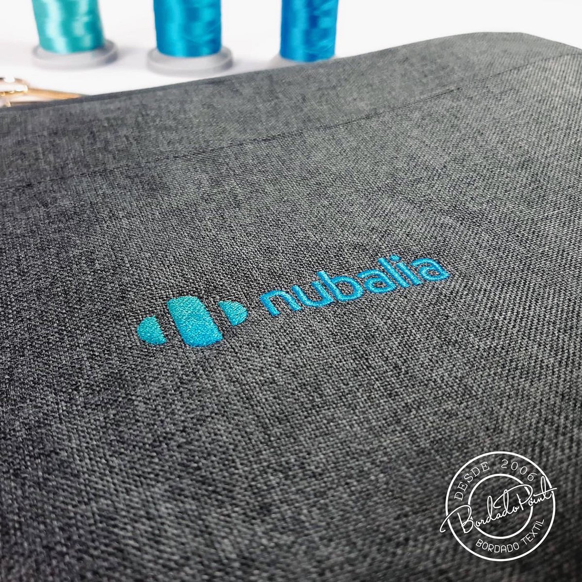 BordadoPoint's tweet photo. Fundas para portátil bordadas en alta calidad con efecto degradado para @Nubalia ☁️

Visita nuestro catálogo completo ➡️ https://t.co/bVh5nwMlQT

#BordadoPoint #AltaCalidad #Bordado https://t.co/QbAChJ8ems