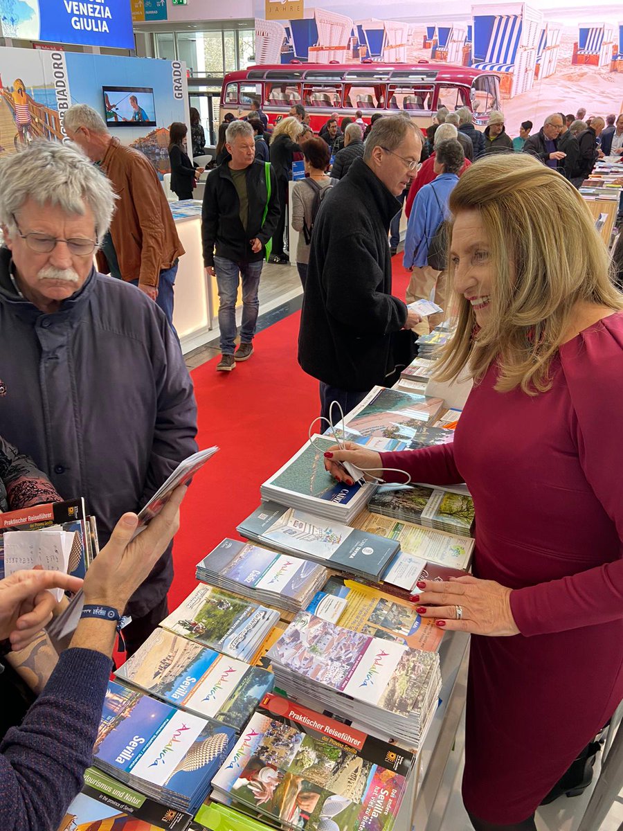 AETCadiz's tweet photo. Nuestra presidenta está dándolo todo en #FreeMunich, promocionando destino y a nuestras empresas asociadas ¡A tope! 💪
.
.
#aetcadiz #aetc #feriaturistica #promocionturistica #turismo #cadiz #cadizturismo #DestinoCadiz #pic #picoftheday https://t.co/3nu9UJHWZ9