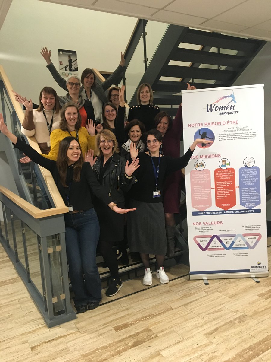 Elles_HDF's tweet photo. Une rencontre inter-réseaux enrichissante avec les membres de @VerrElles, WOMEN@roquette, Jane & Odile ! ⭐️
#reseaufeminin #reseau #CEHDF https://t.co/z7HejVN4WO