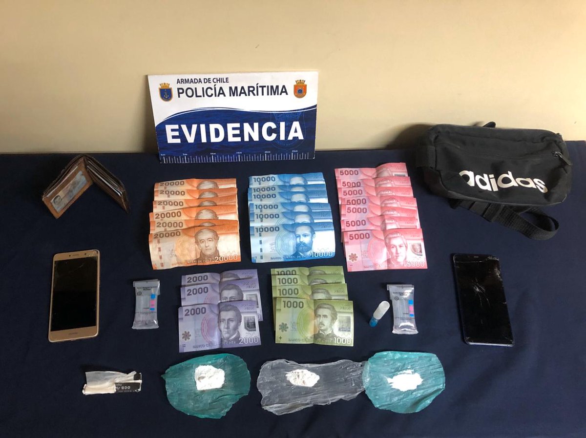 DGTM_Chile's tweet photo. Personal de la #CaPuerto de Constitución y el apoyo del Depto. de Inteligencia Marítima de la Gob. de #Talcahuano, en patrullaje por el borde costero, detectaron la existencia de drogas (Cocaína) entre las pertenencias de una persona.
Infractor quedó citado a la justicia. https://t.co/9pqVYkkGzX