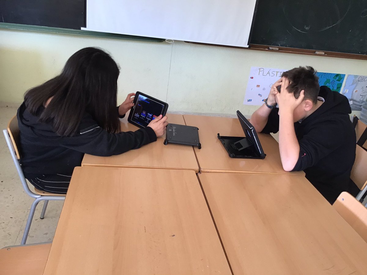 PerdidosUno's tweet photo. Corrigiendo los ejercicios de la 4 semana del vallado de  la villa ,el nivel del agua,y pintar la casa🤪💪🏻🤩#5EI @AndreaProfMates #matematicas https://t.co/WPDPFzYIpB