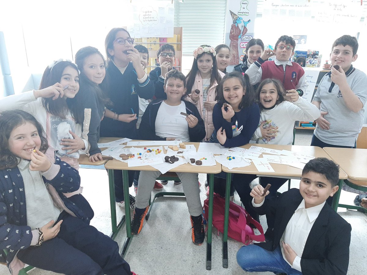 amanigoson's tweet photo. Qui veut une "fraction" de chocolat? Mangez-les tous 😋
Les maths peuvent être parfois délicieuses! #fraction #division #partage #jouonsensemble @Hhhsinfo @dina_jradi @HenaineSamia @DaraziFarah https://t.co/3m8zfmAbnU