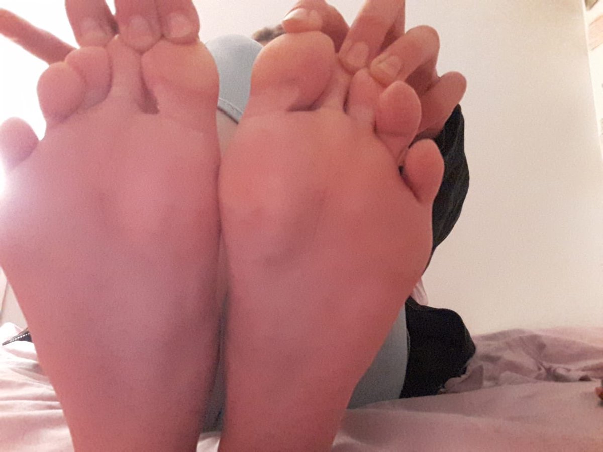 Ces petits pieds sont a vendre également ! Anaïs, taille 41. DM pour un set personnalisé 🔥