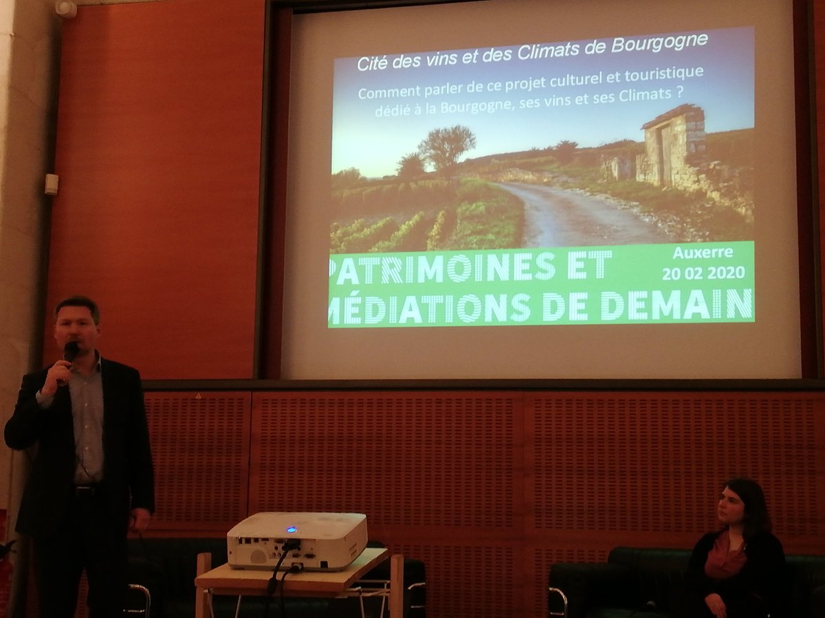 MichelRougerMR's tweet photo. Première table ronde avec Olivier Le Roy qui présente la Cité des vins et des Climats de #Bourgogne ! https://t.co/gKBSSvbjMv