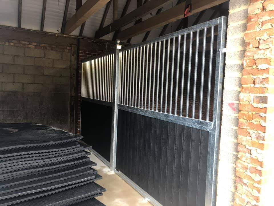 Today’s Installation of a mixture of external stable and barn doors and premium internal stables. A return to an existing customer in the New Forest. All ready to be matted tomorrow with Sealed and Bonded 22mm Hammer Top mats. Looking smart. Well done Team #Equinehour #stables