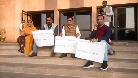 BGodaa's tweet image. रालोपा पार्टी के राष्ट्रीय सयोंजक व लोकप्रिय नागौर सांसद हनुमानजी बेनीवाल साहब भी जयपुर विधानसभा में दलितों के न्याय दिलाने के लिए तीनों विधायकों के साथ धरने में शामिल हुए हैं! 

@hanumanbeniwal

@NarayanBeniwal7

@RLP_MLA

@RLP_MLA_MERTA

￼