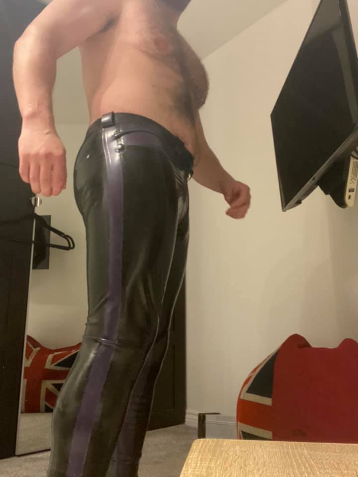 Rubberpigs_'s tweet photo. Heading to Manchester this weekend for Stretch or @mancsbound look out for the sexy Chris H in his new Rider Jeans from https://t.co/mM9oLulg8S, anyone who has been for a fitting at Rubberpigs HQ will recognise this room that he is modelling in #rubberpigs #mancsbound #Stretch https://t.co/HwzGc2ydVn