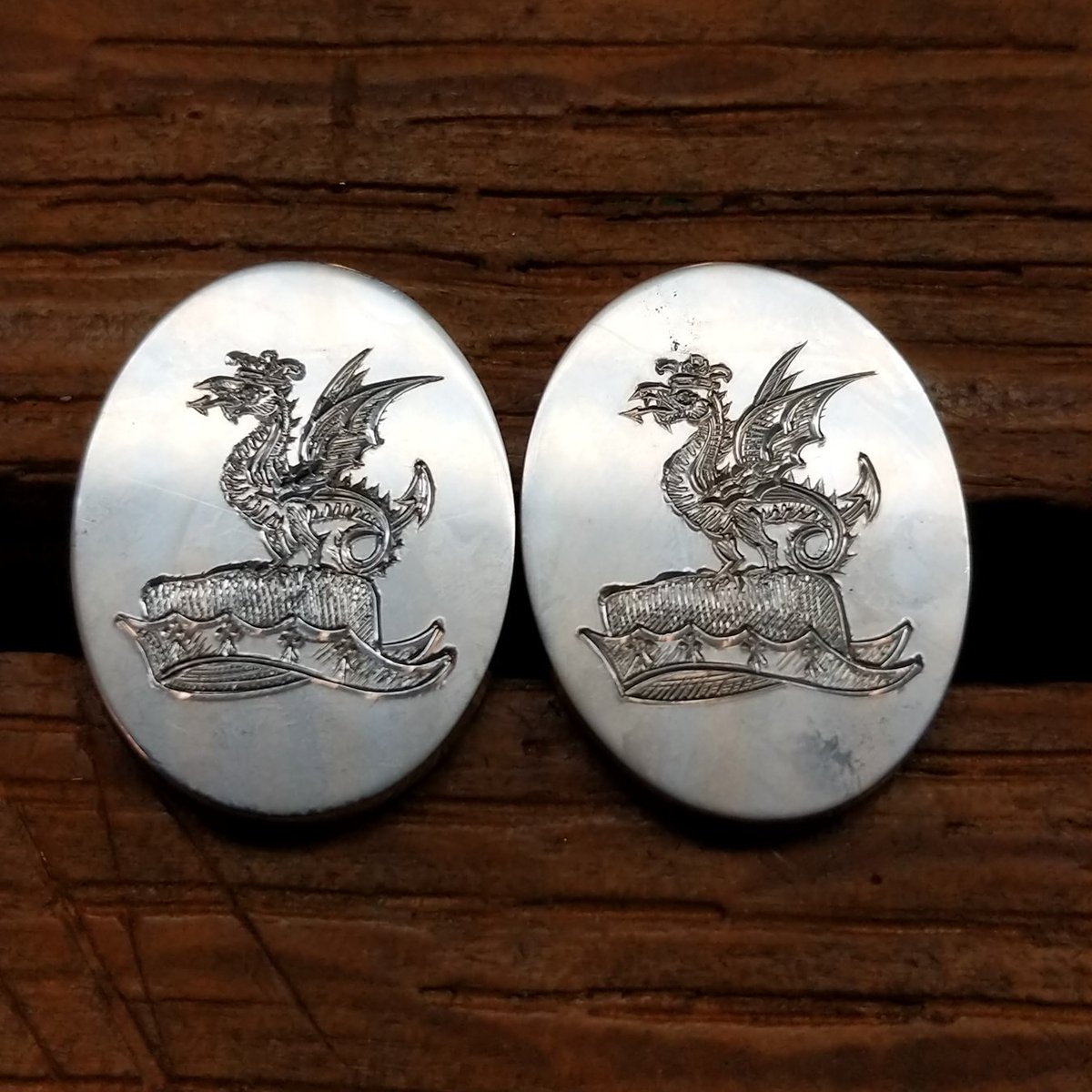 #Onthebench Cufflinks with a surface engraved family crest
.
.
.
#onthebench #master #bespoke #handengraved #cufflinks #silver #luxury #signetring #signet #rebus #artwork #madebyhand #workinprogress #madeinengland #jewellery #jewelry #custom