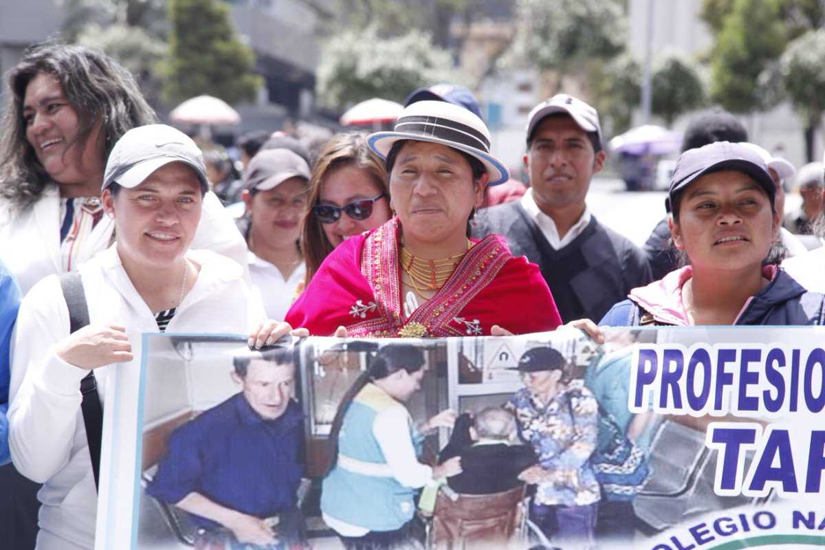 Salud_Ec's tweet photo. 📄BOLETÍN | MSP garantiza continuidad laboral de los #TAPS para fortalecer la atención en salud en el país.

📌Infórmate aquí:  https://t.co/YkxQ2RmRZC https://t.co/YC1Zl8pNRL