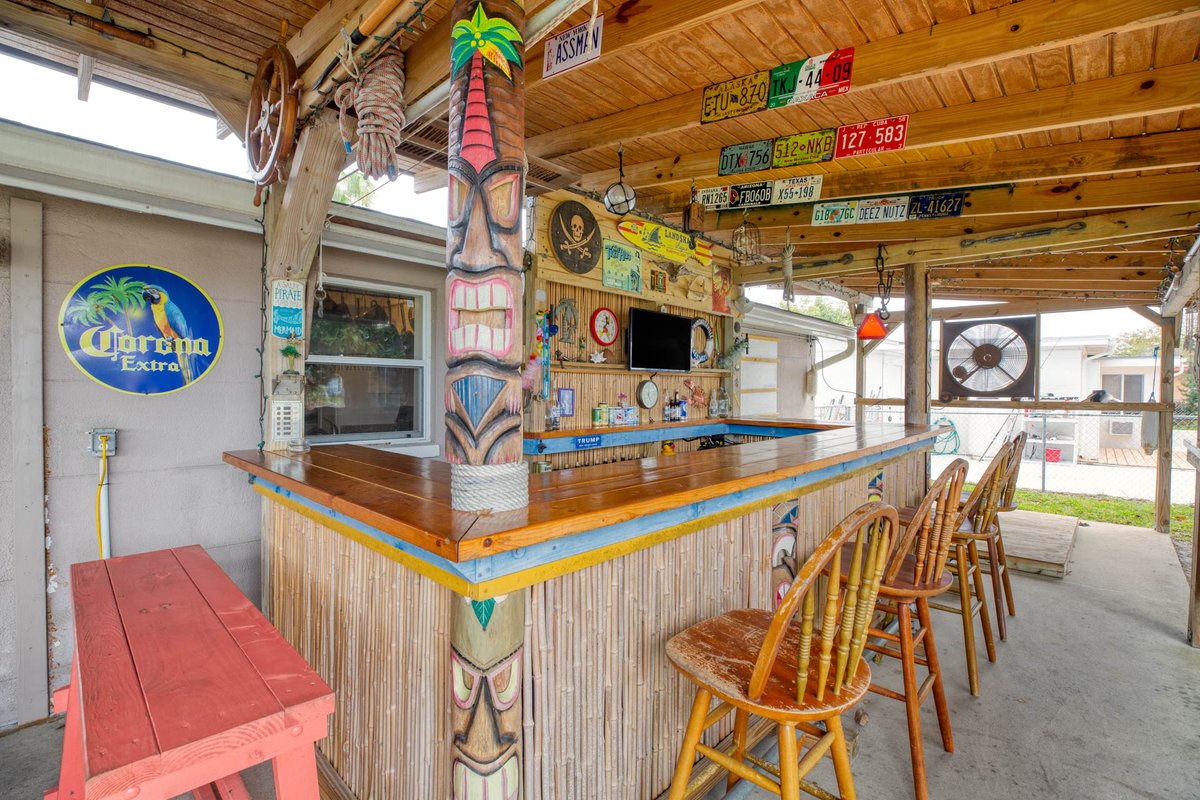 Vrolio's tweet photo. Waterfront property with direct gulf access!  Amazing little piece of PARADISE in Sea Ranch on the Gulf!  The outdoor living spaces of this home features a full length covered patio with tiki bar!  #VacationRental
Hudson, Florida - $237k

https://t.co/eT8QOHbchg https://t.co/LhV9e3S3O2
