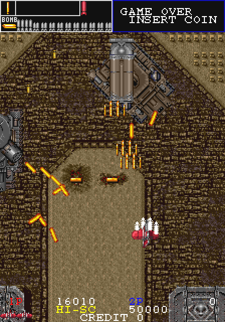 スクロールして行くと、ステージが進むと、“そこがどんな所で、何が起こったのか？”というのを背景で明確に伝える手法も仙波さんが完成させたと思っていて（魔界村が嚆矢か）、眼下に墓地が広がり始め、棺桶を模した格納庫には重戦車が収まり、僅かに残った建物にもやはり敵が中に入っているという。