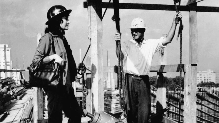 No puede haber buena arquitectura sin una buena construcción y eso se trabaja estando al pie de la obra

#aparejadores #arquitectostecnicos #jefesdeobra #arquitecturatecnica  #juevesdearquitectura