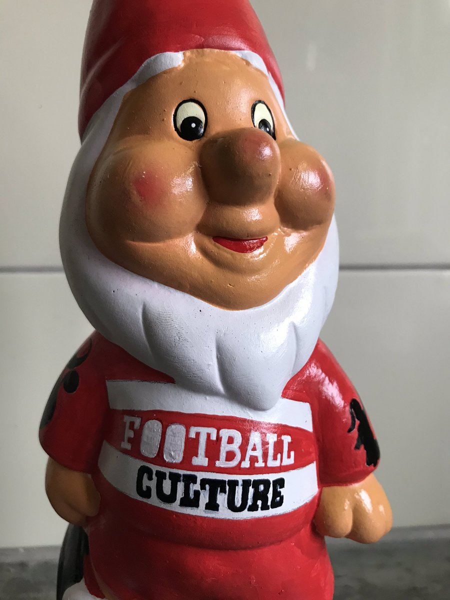 FootballCulture's tweet photo. Deze guy he... 🤣👌 Onze allerbeste nieuwste vriend. Nooit niet chagrijnig, altijd in voor een beetje gekkigheid. F op de mouw alles!!!
s/o naar @jih1980 voor deze mannetje!! 👊
#gnomearmy #kabouterpost https://t.co/Ah2S8enU7N