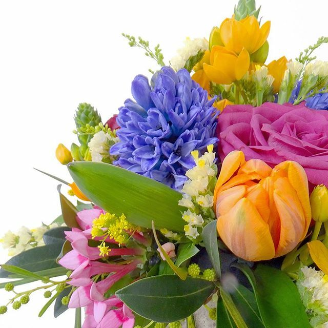 “Bir çiçek. Sümbül. Bir el. Bir aşkı tamamlarsa...” Bugün #tbt ‘de eski koleksiyonumuzdan #Palmitas #BloomAndFresh 💐 ift.tt/2wxSOoR