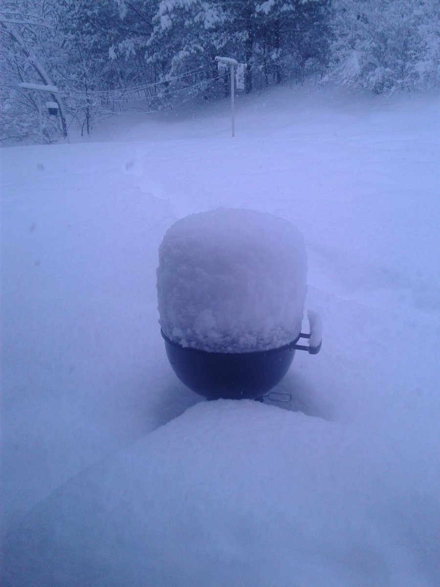 PeteWeatherBeat's tweet photo. Or head NW into parts of CNY!
10" in Victory, NY!
Victory, NY appears to be the victor from the vector of lake effect snow.
#AirplaneReference
#WhatsYourVectorVictor https://t.co/cEIJBLG73O