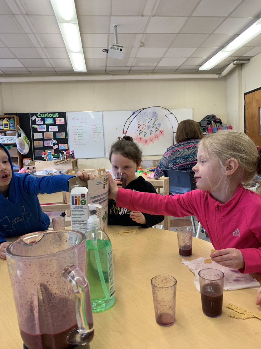 MsCourteny's tweet photo. Great conversation during our #opensnack this morning. The children helped make the smoothie by choosing the ingredients and helping add them to the blender! #ns_preprimary #hrcepreprimary #healthy #delicious @Oldfield_Osprey #preprimary #ece #personalresponsability #wellbeing https://t.co/vSmONQaPw2
