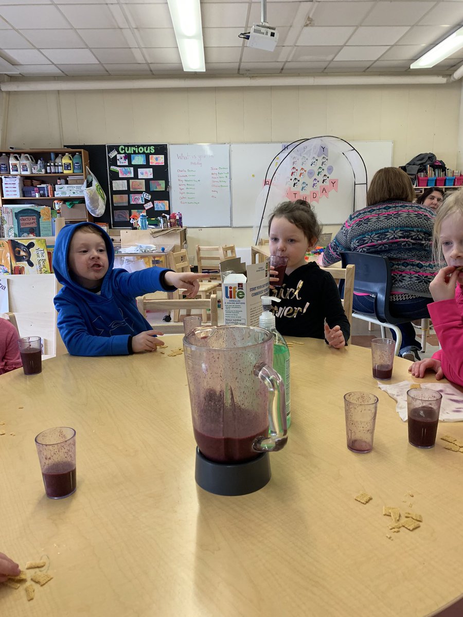 MsCourteny's tweet photo. Great conversation during our #opensnack this morning. The children helped make the smoothie by choosing the ingredients and helping add them to the blender! #ns_preprimary #hrcepreprimary #healthy #delicious @Oldfield_Osprey #preprimary #ece #personalresponsability #wellbeing https://t.co/vSmONQaPw2
