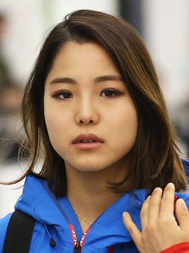 あまなつ ゆるゆる On Twitter 浅田真央 この画像は15歳 がメイク下手だの子供っぽいだの言われてたけど キムヨナ この画像は16歳 みたいなメイクしたらしたで何と言われたかわかったもんじゃない 高梨沙羅 さんが年頃になってメイク始めたら濃いだの似合わんだの
